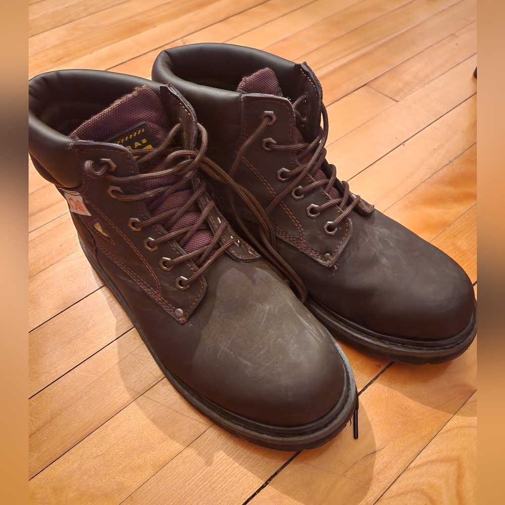 Steel toe work boots